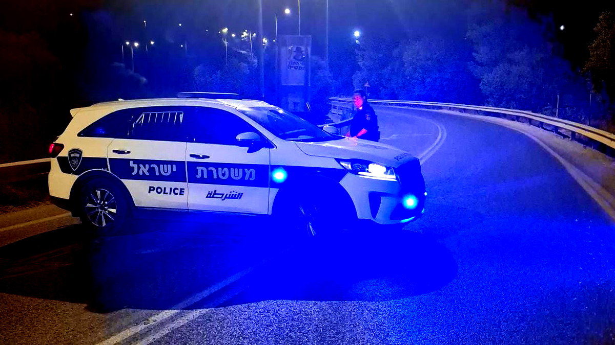 مطاردة واعتقال شاب فلسطيني 16 عاماً بشبهة سرقة سيارة من المركز والفرار بها من الشرطة على شارع 1