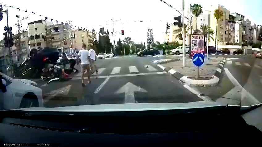 سحب رخصة سائق بن غفير 3 شهور بعد اجتيازة شارة حمراء والتسبب بحادث في الرملة