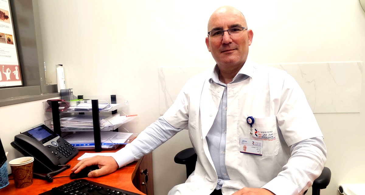 مع حلول فصل الصيف د. ناجي بطحيش من المركز الطبي زيڤ: "تزايد مطّرد في حالات الإصابة بسرطان الجلد لدى المجتمع العربي بسبب التعرض المفرط للشمس والتغيير في أنماط الحياة" 