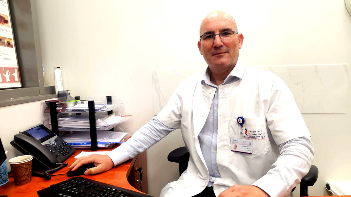 مع حلول فصل الصيف د. ناجي بطحيش من المركز الطبي زيڤ: "تزايد مطّرد في حالات الإصابة بسرطان الجلد لدى المجتمع العربي بسبب التعرض المفرط للشمس والتغيير في أنماط الحياة"