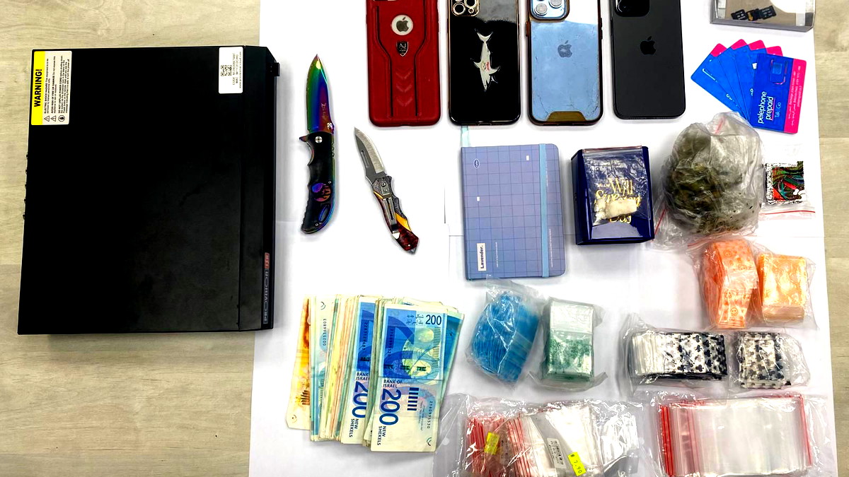 خلال حملة ضد الجريمة والعنف في اللد والرملة: ضبط أسلحة وذخيرة وتوقيف مشتبهين