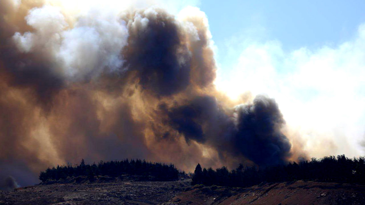حريق كبير قرب قصر الشعب في دمشق والدفاع المدني يعمل على إخماده