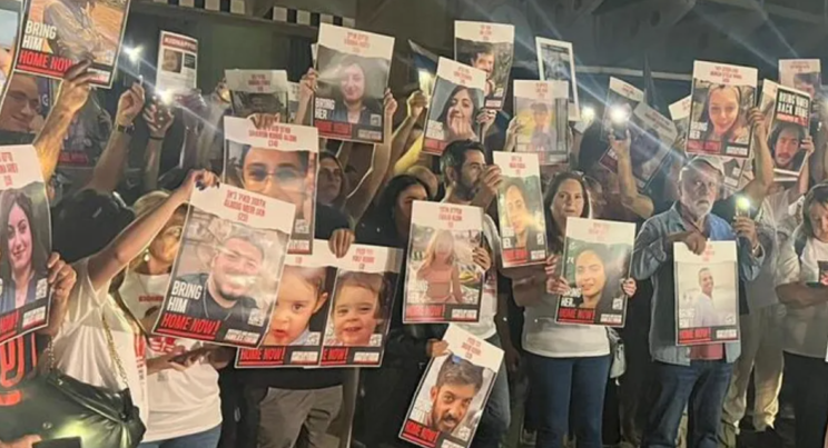 عائلات الأسرى الإسرائيليين تطالب بصفقة شاملة: "أعيدوا المخطوفين وأنهوا الحرب"
