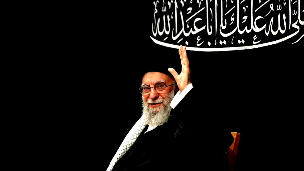 (فيديو) أول ظهور علني لعلي خامنئي في حسينية الإمام الخميني بطهران بعد الحرب مع إسرائيل