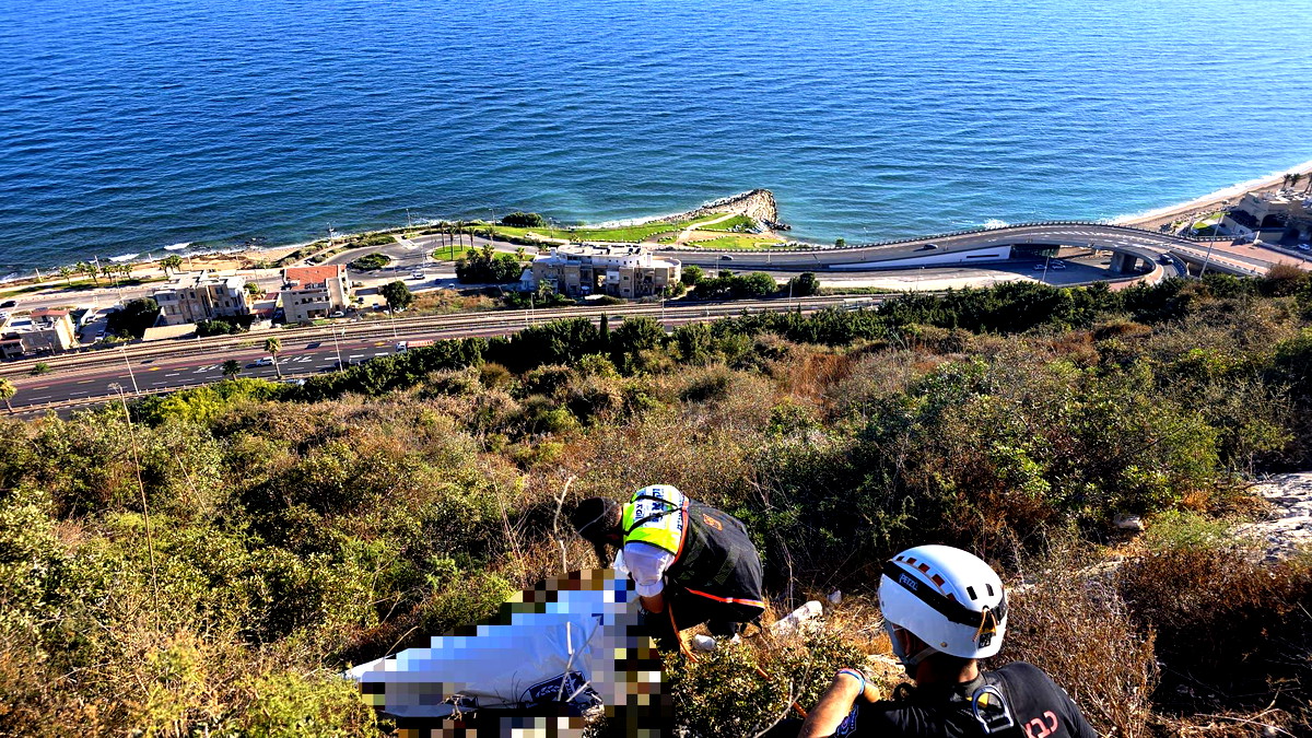 العثور على جثة في منحدر شديد بمنطقة ستيلا مارس بمدينة حيفا والشرطة تحقق 