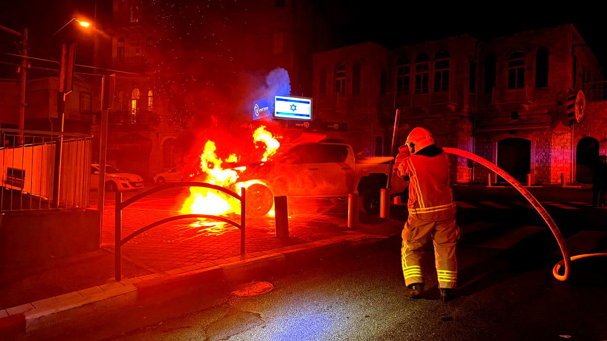 اندلاع حرائق هائلة في مدينة حيفا اللّيلة الماضية يُسفر عن أضرار جسيمة... لم تُسجل إصابات