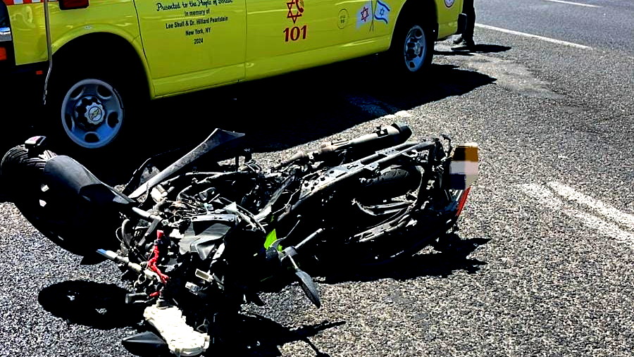 إصابة رجل بجراح خطيرة إثر حادث طرق على شارع 44