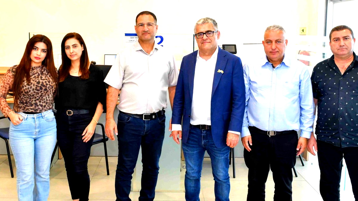 مسؤول كبير في بنك لئومي خلال جولة في الشمال: "ملتزمون بدعم الزبائن والمصالح الصغيرة في المنطقة"