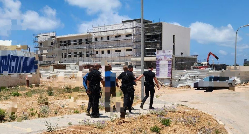اعتقال 3 مقيمين غير قانونيين خلال مداهمة ورشة بناء في طيرة الكرمل