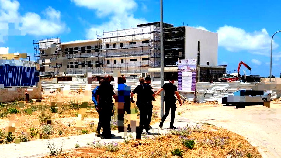 اعتقال 3 مقيمين غير قانونيين خلال مداهمة ورشة بناء في طيرة الكرمل