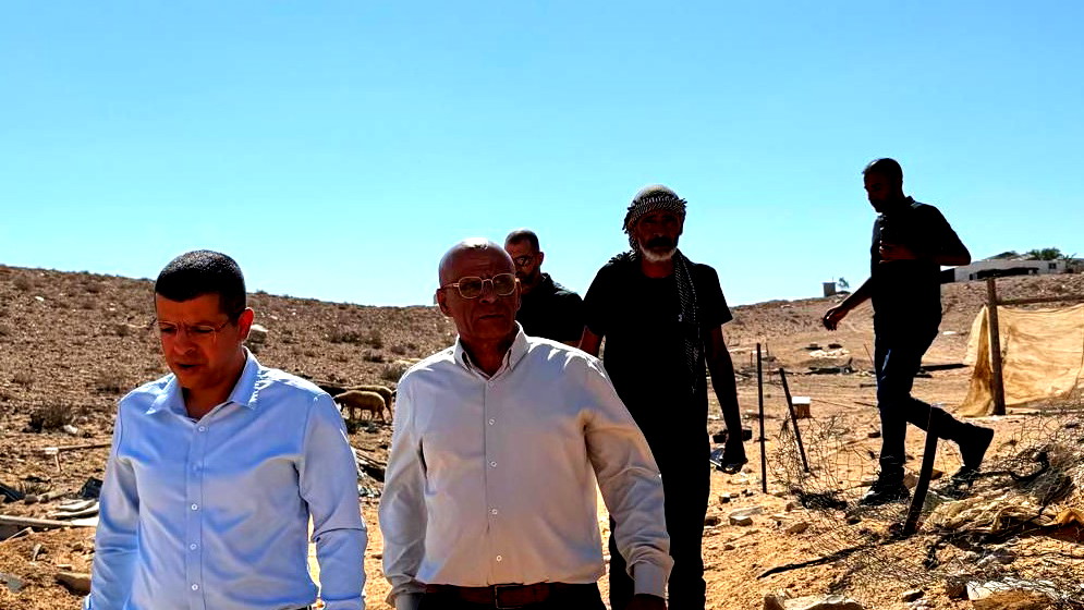 الهواشلة يرفض اعتداءات الشرطة ويؤكد استمرار مواجهة سياسة الهدم في النقب