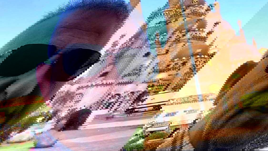 تحت حماية الجيش الإسرائيلي: مستوطنون يعتدون على المحامي عزات عثمان من أبو غوش أثناء زيارته أرض موكّله قرب "أريئيل"