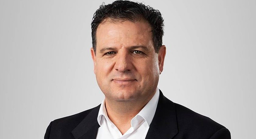 أزمة قانون التجنيد تنتقل إلى اقتراح إقصاء النائب أيمن عودة