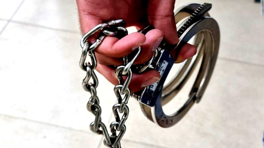 قلنسوة: اعتقال 5 مشتبهين بعد شجار وطعن أب واثنان من أبنائه