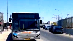 توقف حركة الحافلات في إلعاد عند الساعة 11:00 بسبب تعرض سائقي المواصلات العامة لأعمال عنف