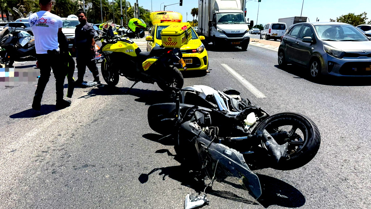 مركز البلاد: شاب (40 عامًا) بحالة حرجة إثر تعرّضه لحادث طرق وقع بين مركبة ودراجة نارية على شارع 412 