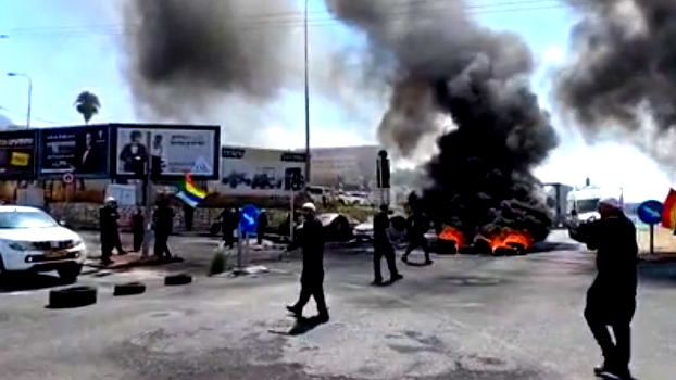 توثيق بالفيديو| احتجاجات واسعة شماليّ البلاد رفضًا للأحداث في سورية والشرطة تناشد السائقين للانصياع إلى تعليماتها