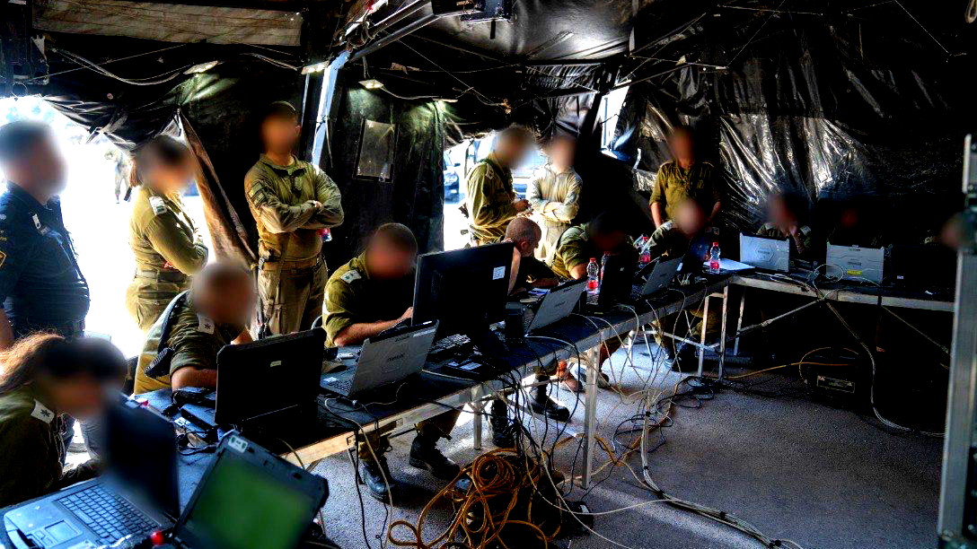 الجيش الاسرائيلي يرفع الجهوزية للعليا وينشر قوات خاصة معززة على الحدود مع سوريا في منطقة السياج