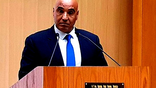 عضو الكنيست حمد عمار يجتاز الحدود إلى سوريا مع مئات الشبان