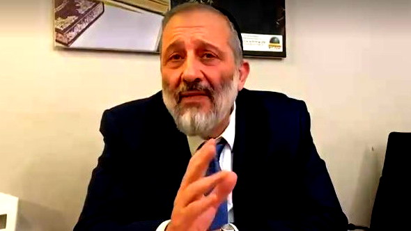حزب شاس يقرر الاستقالة من الحكومة الإسرائيلية دون الانسحاب من الائتلاق