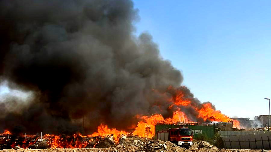 حريق كبير في المنطقة الصناعية رهط