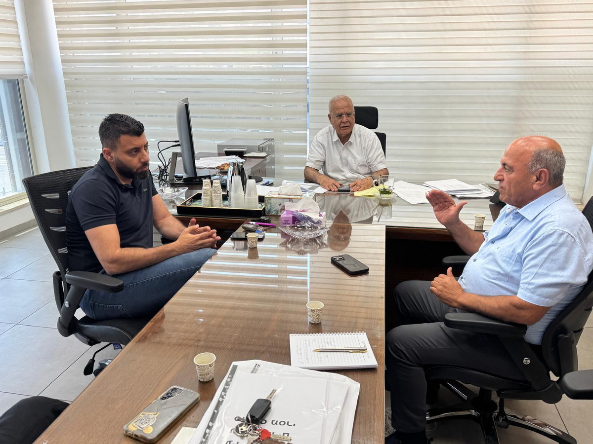 النقابي كمال أبو احمد يلتقي رئيس اللجنة المعينة في بلدية الناصرة