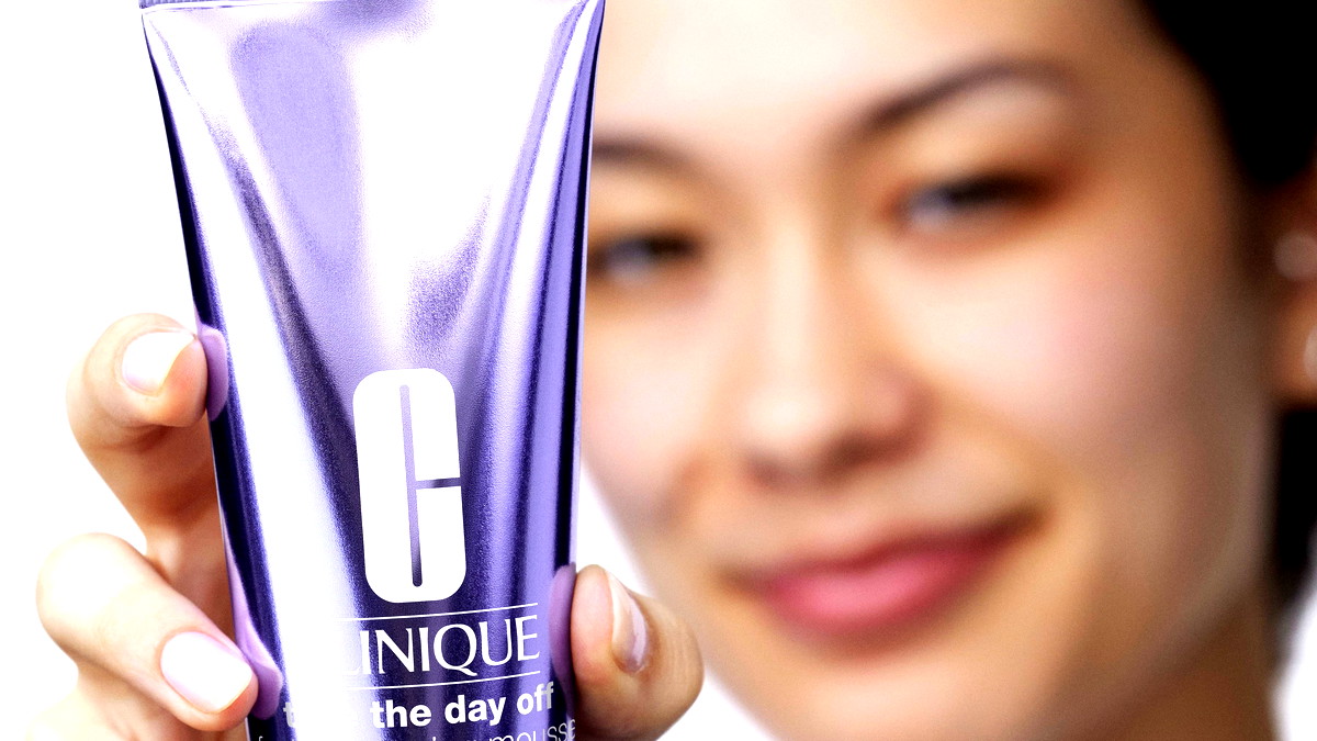 ماركة التجميل والعناية العالمية كلينيك تطلق منتجًا جديدًا ضمن سلسلة Take The Day Off™