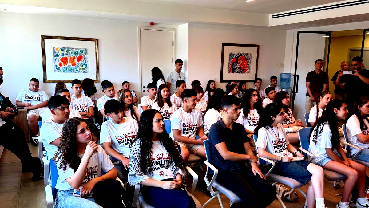 الورشات الشبابية لمركز مساواة مستمرة بين زيارات ميدانية وورشات مهنية