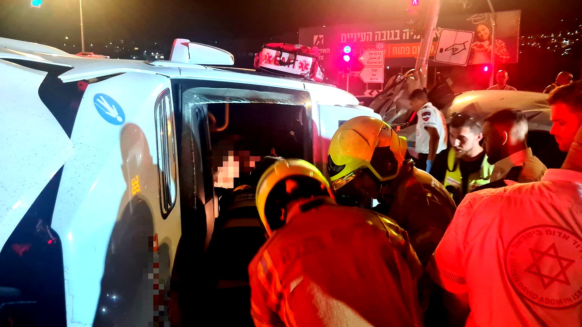 كرمئيل: إصابة 8 أشخاص بجروح متوسطة وطفيفة بانقلاب حافلة صغيرة