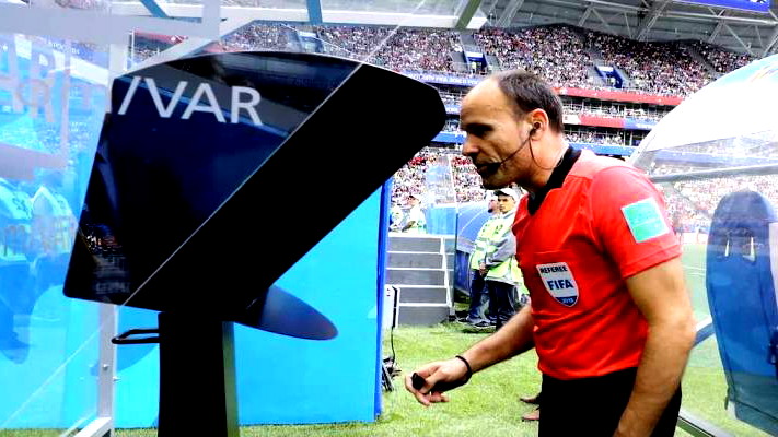 تغييرات تاريخية في قوانين كرة القدم