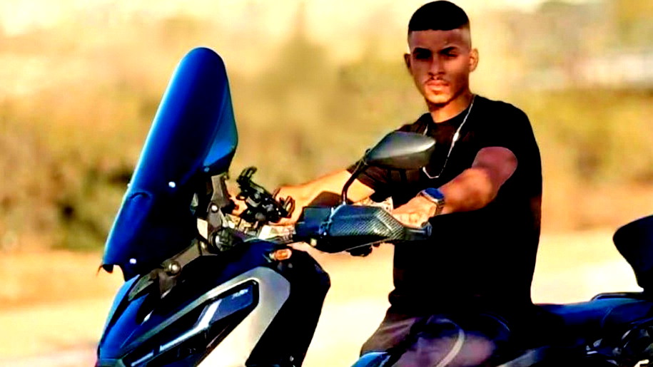 وفاة الشاب اياد لوابنة من الناصرة  متأثرا بحراحه برصاص الشرطة خلال مطاردة بوليسية