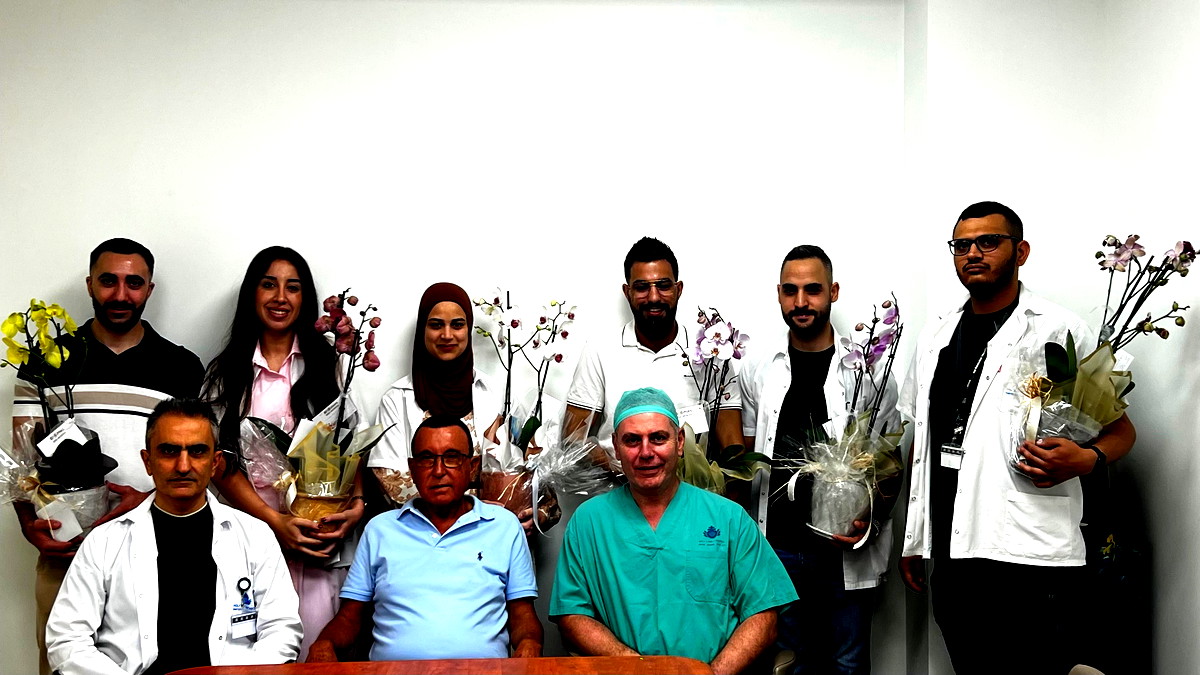 مستشفى العائلة المقدسة في الناصرة يحتفل بنجاح 10 من أطبائه بالامتحان التخصصي الأول من المرة الأولى 