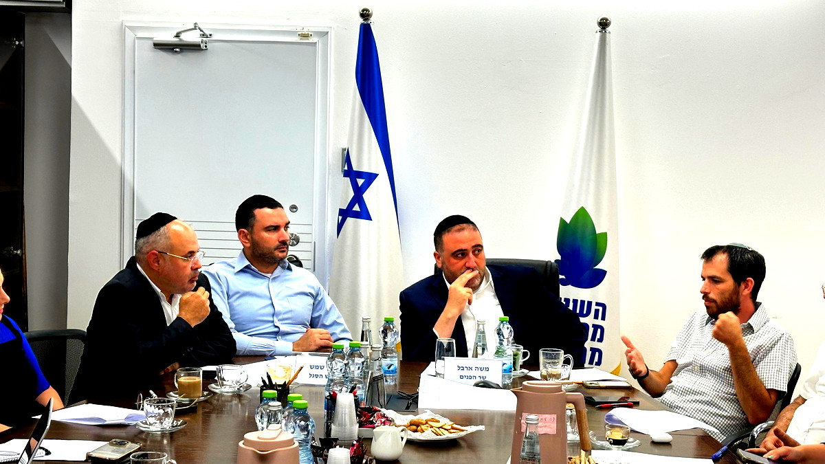 وزير الداخلية موشيه أربيل يقدم استقالته   من الحكومة مرة أخرى