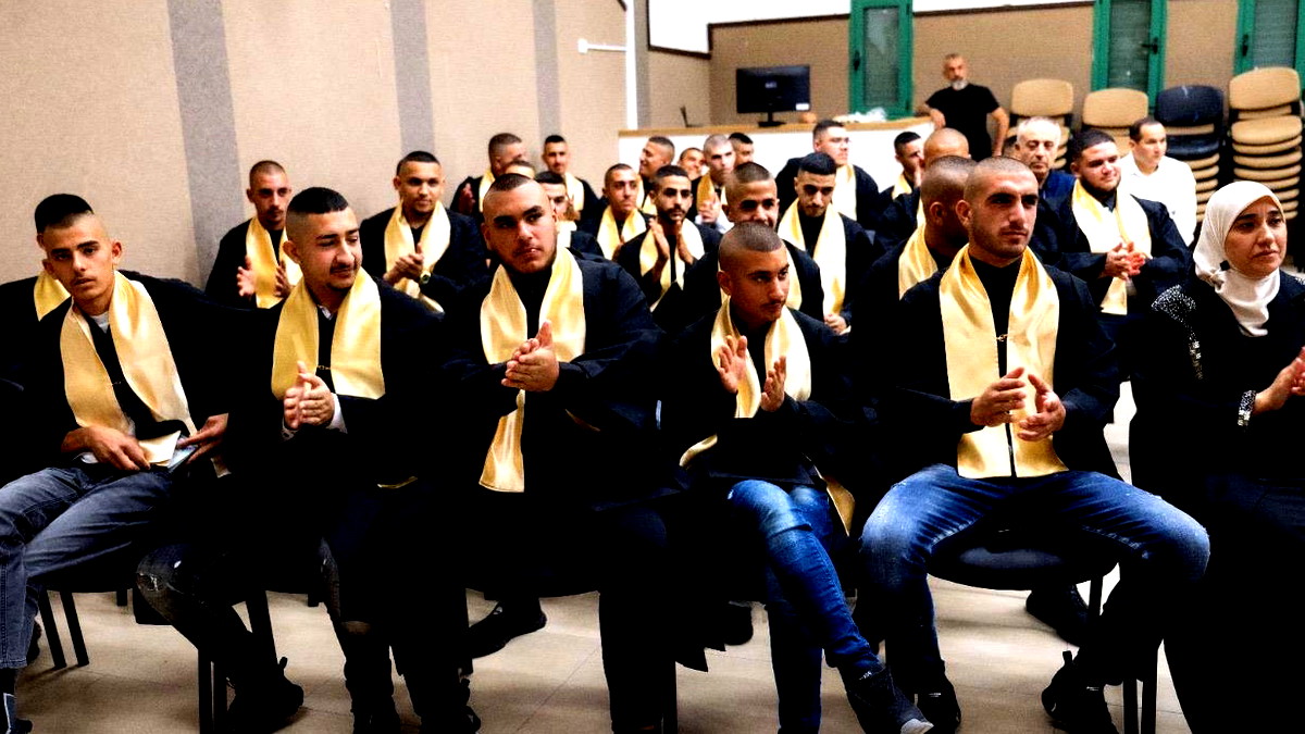 حفل تخريج الفوج الثالث عشر في مدرسة منارات الثانوية طرعان: إحتفاء بالعلم، القيم والإنجاز