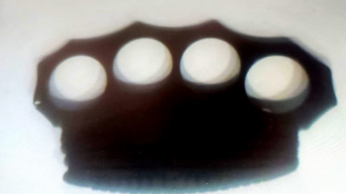 طبريا: اعتقال أب واثنين من ابنائه بشبهة طعن رجل وضربه بالشيشة بسبب توزيع جراء !