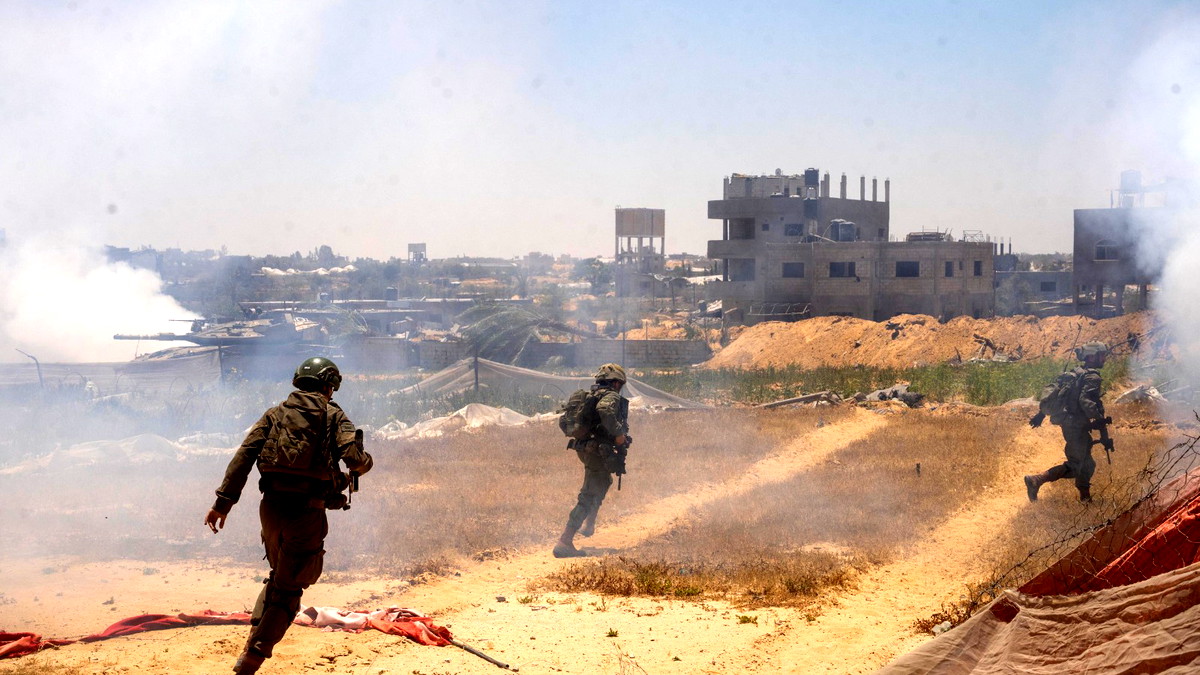 ليبرمان يهاجم نتنياهو وعائلات الأسرى تطالب بصفقة