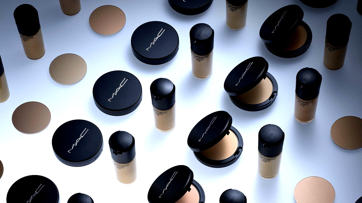 ماركة المكياج العالمية M.A.C تطلق بودرة Studio Fix Powder Plus Foundation
