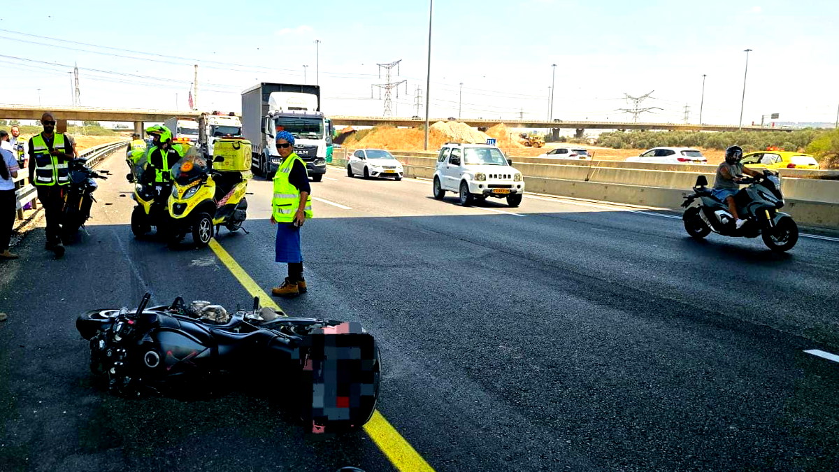 منطقة المركز: راكبة دراجة نارية (30 عامًا) بحالة خطيرة إثر حادث طرق ذاتي وقع على شارع 6