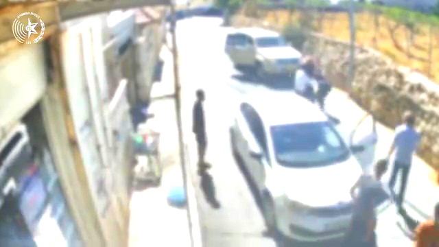 اتهام شاب من النقب بإختطاف وإبتزاز وتهديد شاب من الخليل واحتجازه تحت تهديد السلاح