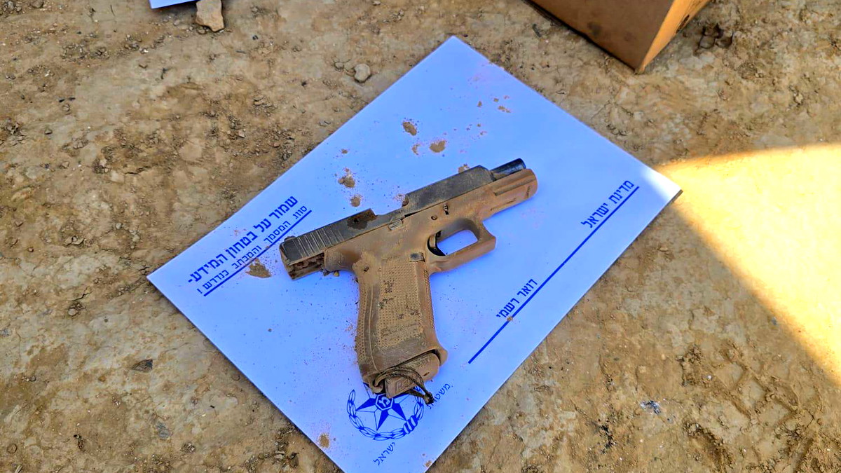 ضبط مسدس يشتبه باستحدامه في تنفيذ جريمة قتل  عائشة قبوعة في عرعرة النقب واعتقال 6 مشتبهين 