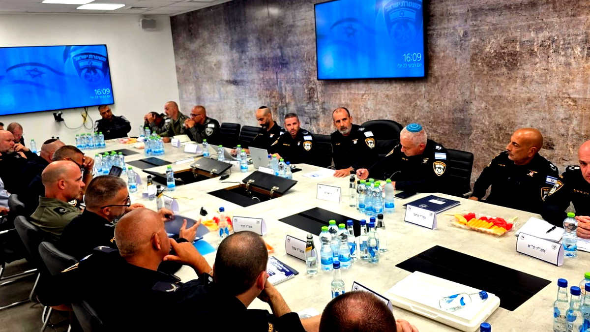 جلسة خاصة لقيادة الشرطة لمواجهة العنف في المجتمع العربي وتعزيز الأمن