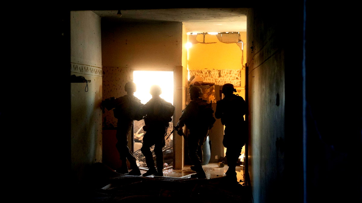 في انتظار اعلان الصفقة..ويتكوف يلتقي رئيس الوزراء القطري في إيطاليا