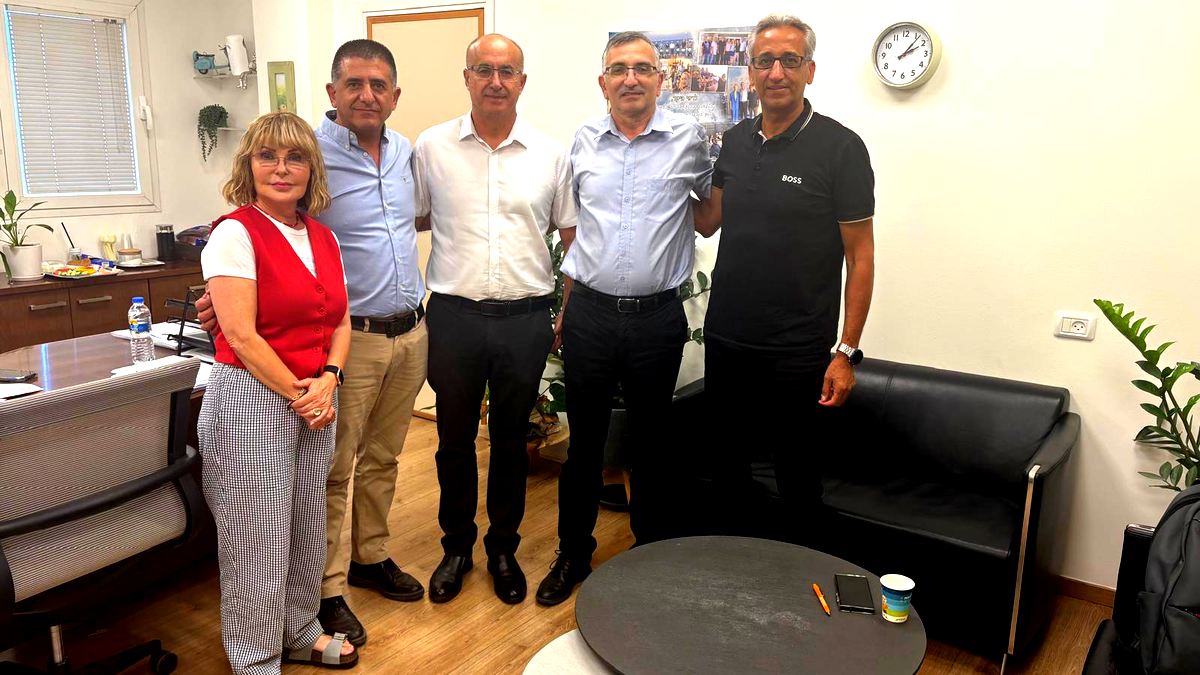 رئيس مجلس دبورية ، رفعت عزايزة، يلتقي مدير لواء الشمال في كلاليت، رافي بروم