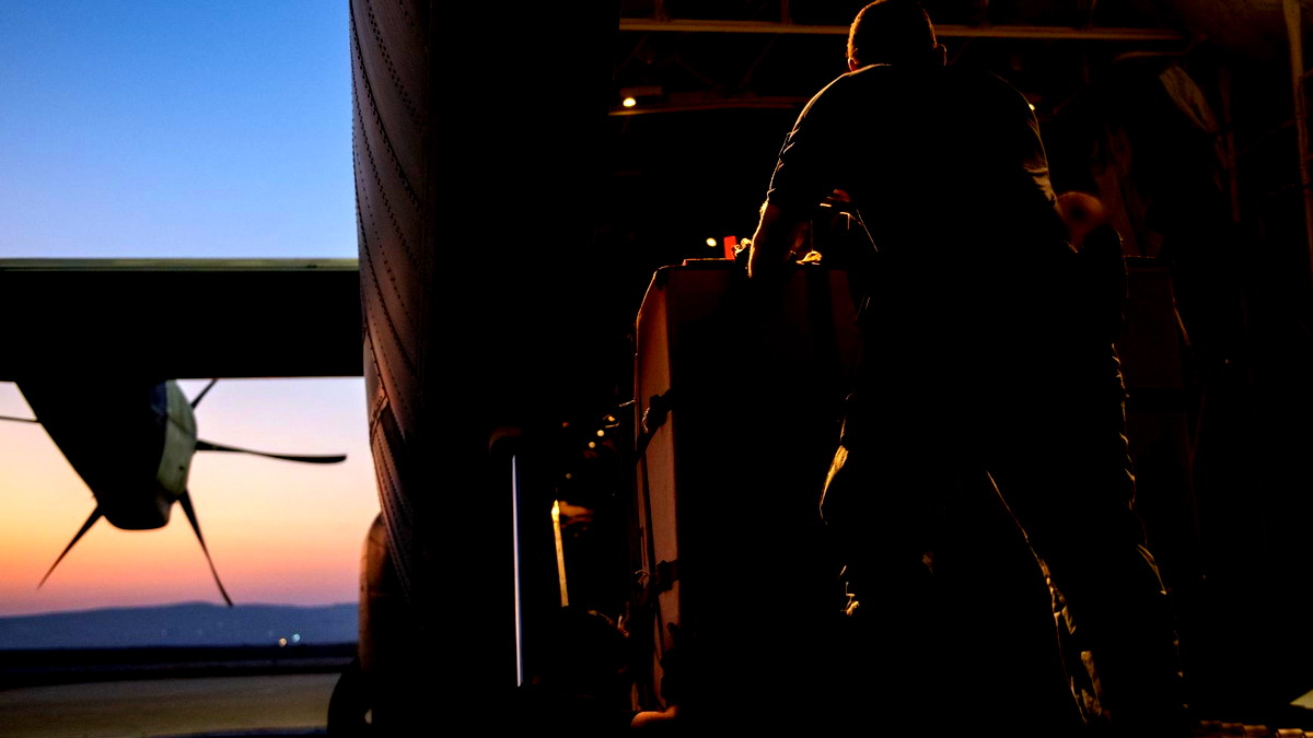 الجيش الإسرائيلي: بدأنا بإسقاط مساعدات إنسانية جوا على غزة بناء على قرارات المستوى السياسي