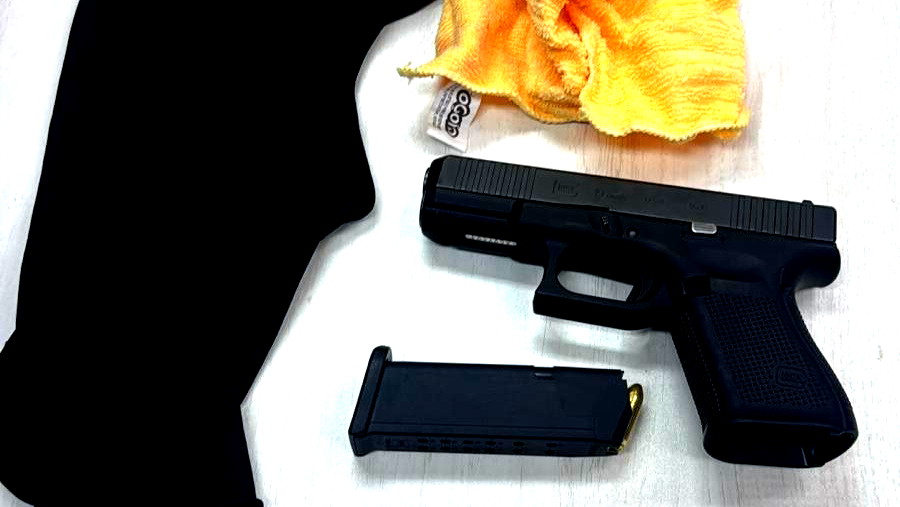 الرملة: اعتقال شاب بشبهة تورطه بجرائم ابتزاز وتهديد