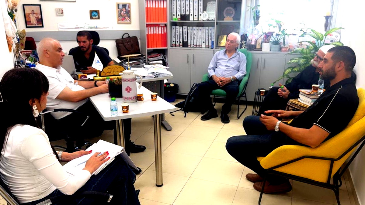 زيارة الكاتبين صالح عقل خطيب وراضي صدقي عمر إلى قسم الثقافة - المركز الجماهيري أم الفحم