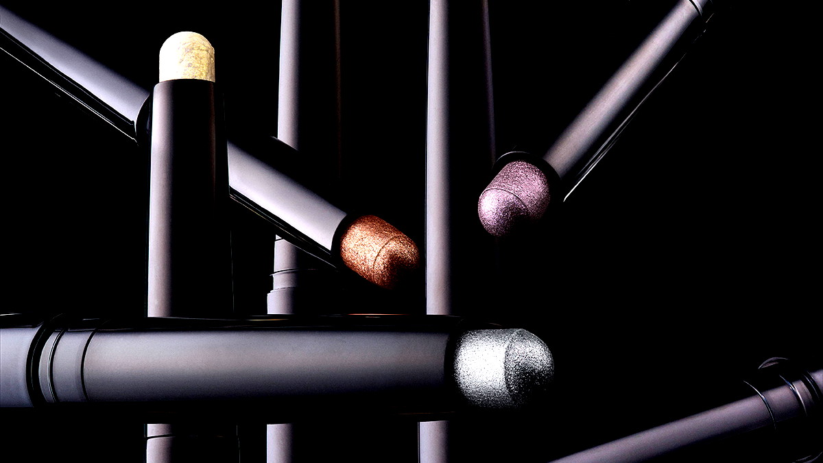 ماركة المكياج العالمية M.A.C تطلق النسخة الجديدة والمتألقة من ظلال العيون الأيقونية – Dazzleshadow