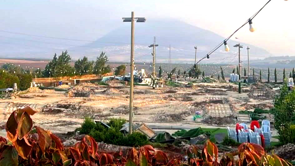  الآليات الإسرائيليّة تهدم قاعة أفراح في قرية كفر مصر بحجّة البناء غير المُرخص