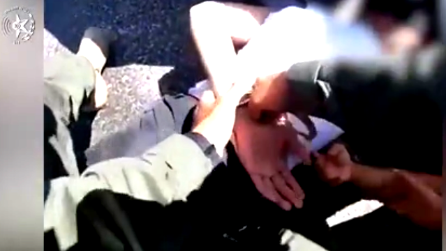 توثيق بالفيديو| اعتقال ثلاثة شبّان آخرين بشبهة ضلوعهم بمقتل الشّاب توفيق أبو لاشين (25 عامًا) من الناصرة الشهر الماضي