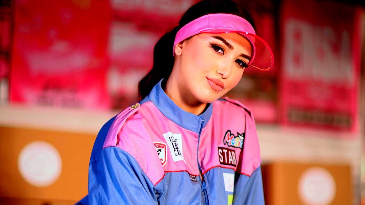 هند زيادي تحقّق نجاحًا متجددًا بـأغنية "انسى" وتُلهب جمهور باب الصحراء المغربية بحفل مميز